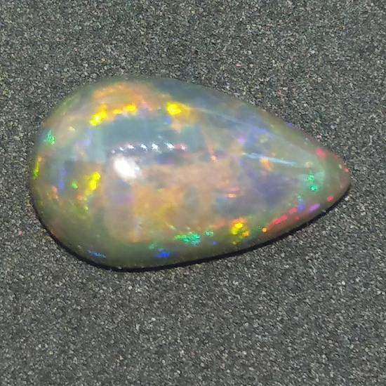 Опал драгоценный 3.80 Ct