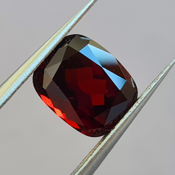 Красный гранат 3.65ct