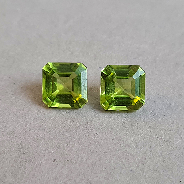 Хризолиты 2.26ct пара