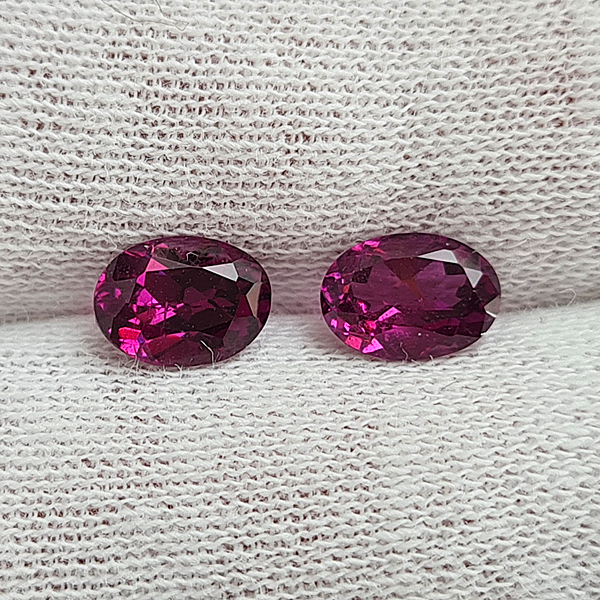 Умбалиты гранаты 2.06ct пара