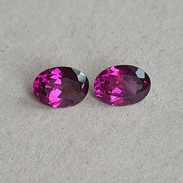 Умбалиты гранаты 2.06ct пара