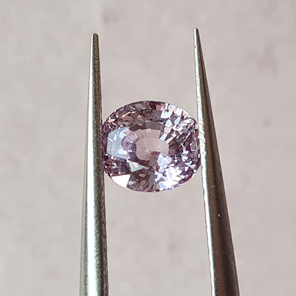Лавандовая шпинель 1.08ct