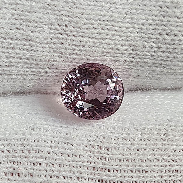 Лавандовая шпинель 1.08ct