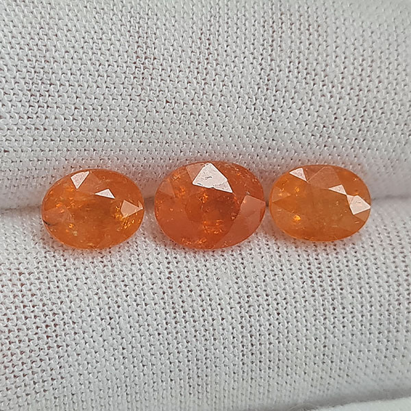 Гранаты спессартины 6.90ct комплект