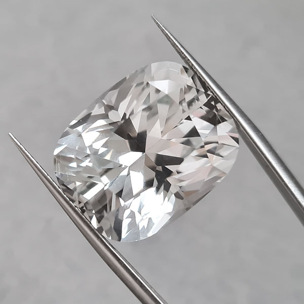 Белый топаз 31.05ct