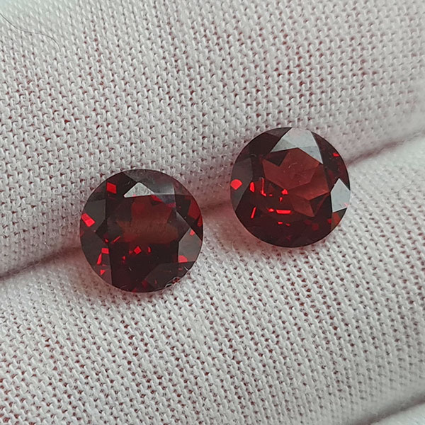 Гранаты 4.10ct пара