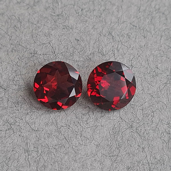 Гранаты 4.10ct пара