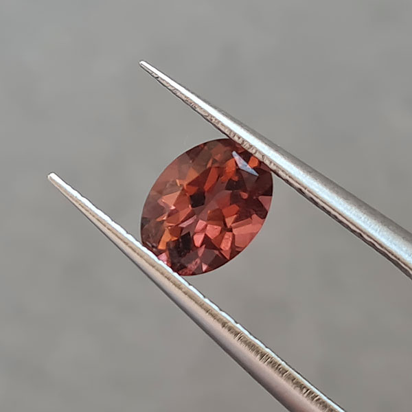 Розово-оранжевый турмалин 0.70ct