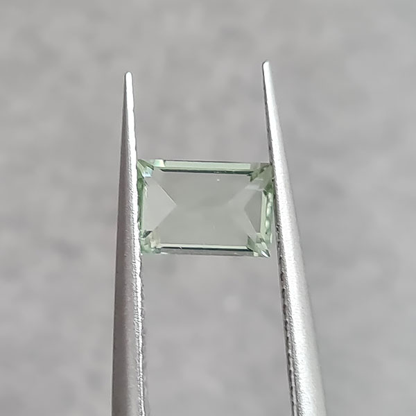 Зеленые бериллы 1.32ct пара
