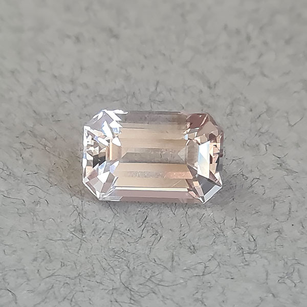Персиковый морганит 5.90ct