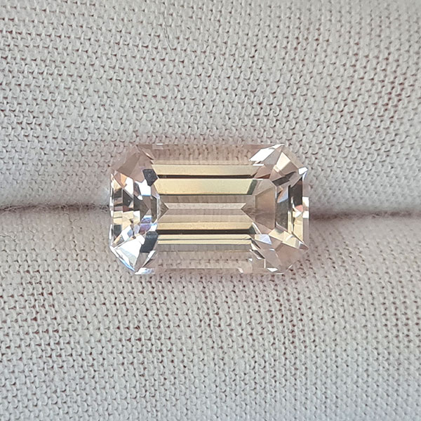 Персиковый морганит 5.90ct