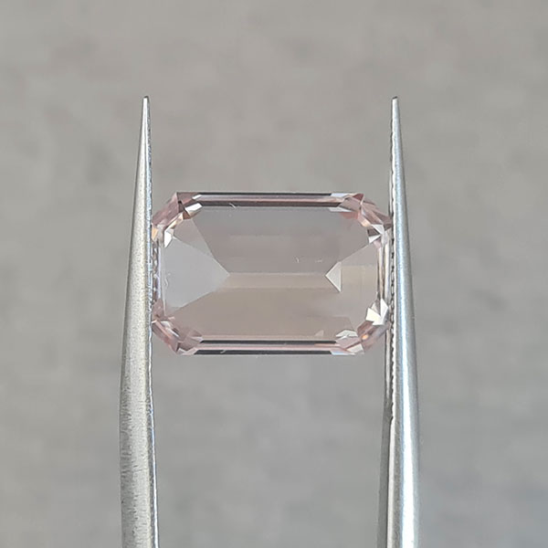 Персиковый морганит 5.90ct