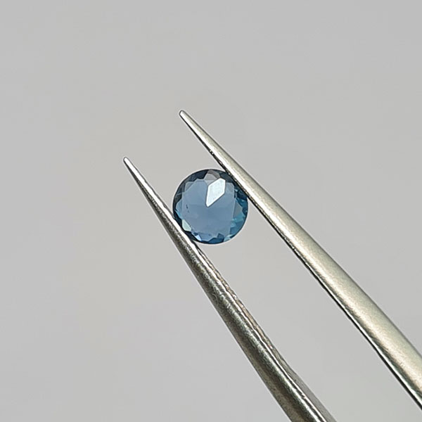 Топазы London Blue 5.05ct 4 мм 16 шт
