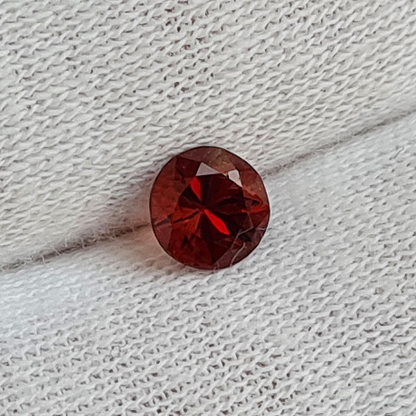 Красная шпинель 0.77ct