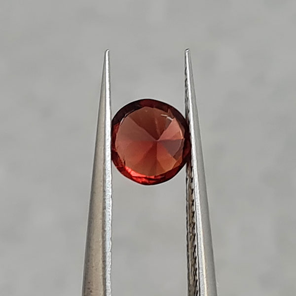 Красная шпинель 0.77ct