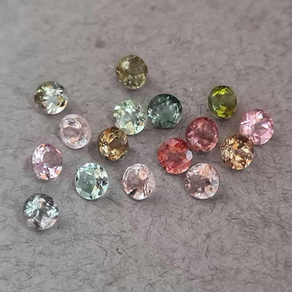 Турмалины 5.21ct 4 мм 16 шт