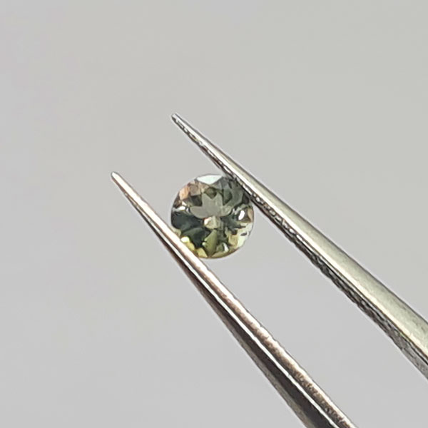 Зеленые турмалины 4.25ct 4мм 16шт