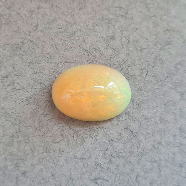 Белый опал 5.55ct