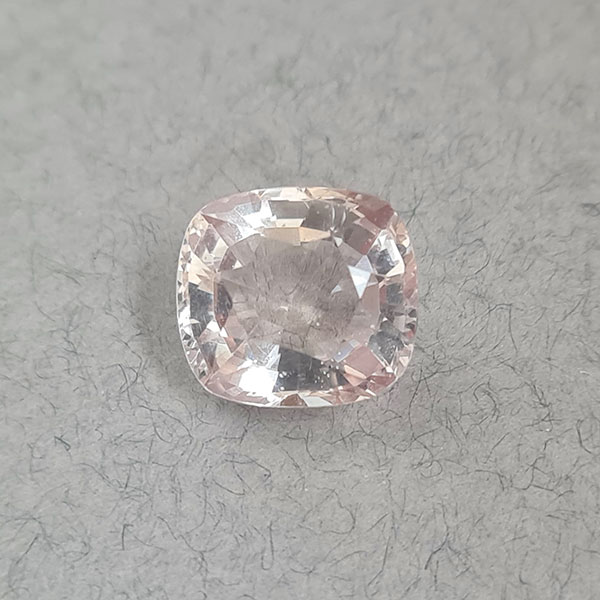 Персиковый морганит 5.45ct