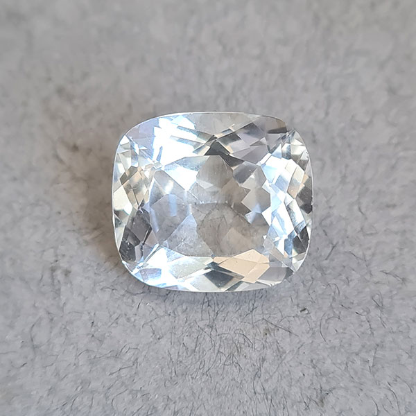Белый топаз 21.55ct