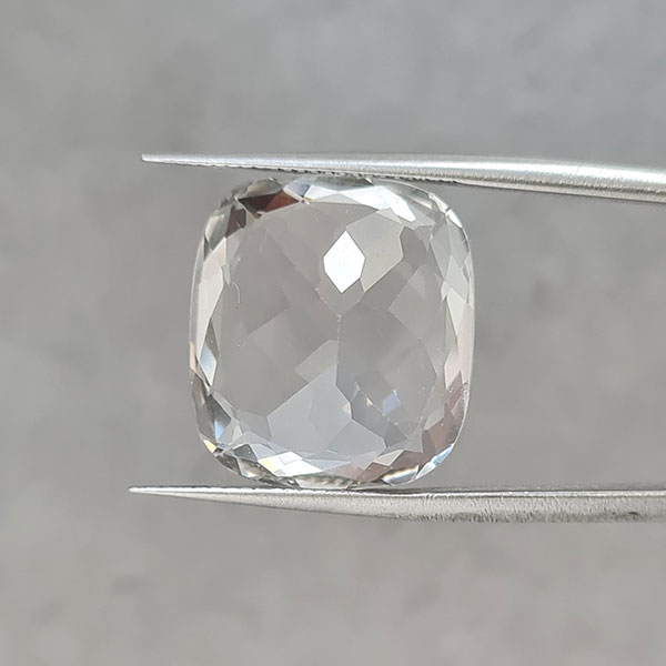 Белый топаз 21.55ct